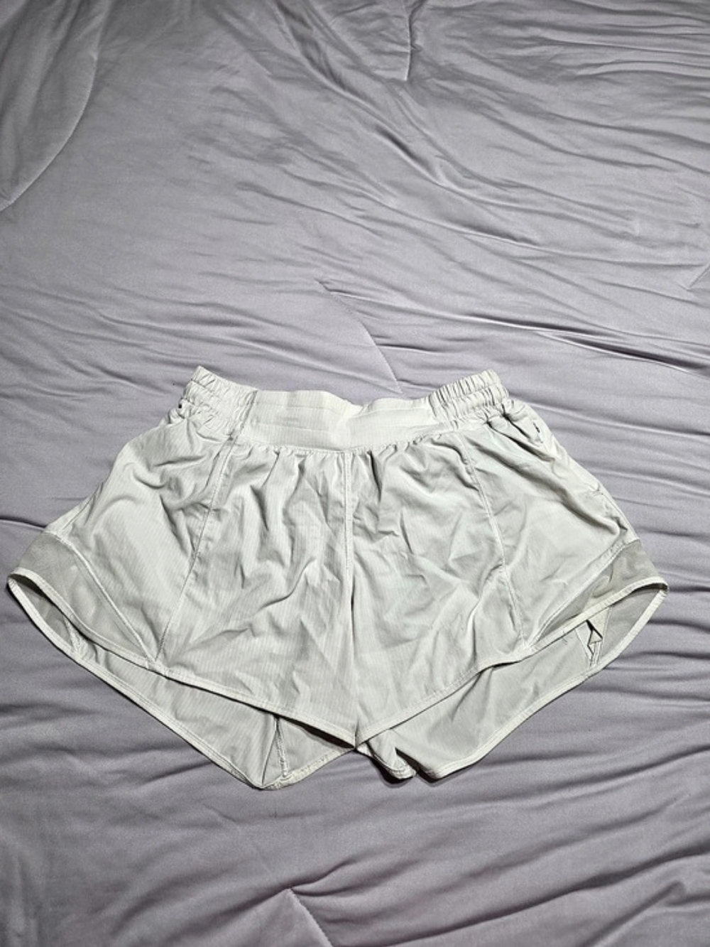lululemon Hotty Hot High-Rise Lined Short 4" Athletic Shorts White Size 6